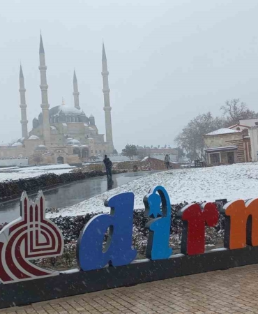 Edirne’de kar yağışı 4. gününde etkisini artırıyor