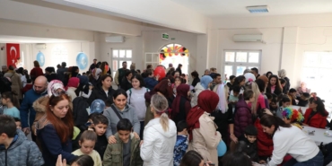 Edremit Belediyesi’nden miniklere çocuk şenliği