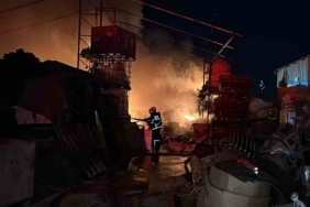 Elektronik eşya deposu alev alev yandı