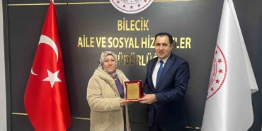 Emekliliğe ayrılan personellere plaketleri verildi