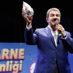 Esenler Belediye Başkanı Göksu, miniklerin karne heyecanına ortak oldu