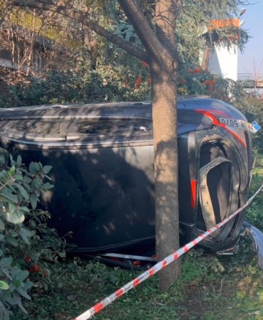 Esenler’de otomobilin makas atarken çarptığı araç takla attı: 6 yaralı