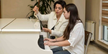 Esenyurt Belediyesi’nden gençlere piyano eğitimi