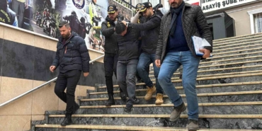 Esenyurt’ta bir genci darp edip kaçırmak isteyen 3 maganda adliyeye sevk edildi