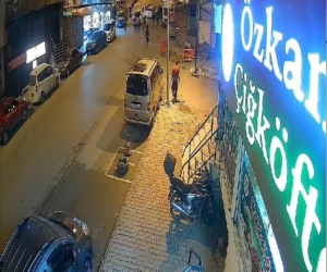 Esenyurt’ta marketten çıkan kız çocuğuna araç çarptı