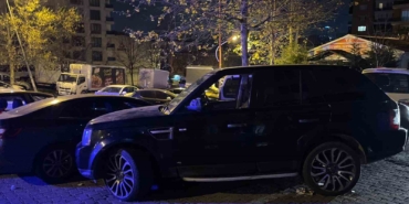 Esenyurt’ta seyir halindeki araca silahlı saldırı