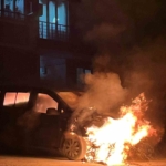 Eyüpsultan’da park halindeki otomobil alev alev yandı