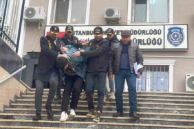 Fatih’te binanın çatı katında cinayet: Hiçbir şey söylemeden yerinden kalkarak bıçakladı