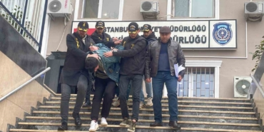 Fatih’te binanın çatı katında cinayet: Hiçbir şey söylemeden yerinden kalkarak bıçakladı