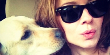 Feci yangında yaşamını yitiren stilist Feray Kanpolat’ın yaşadığı sitede sessizlik hakim