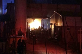 Gaz dolum tesisinde yangın: Tüpler alevlere teslim oldu