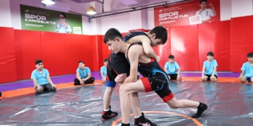 Geleceğin pehlivanları Sultangazi’de yetişiyor