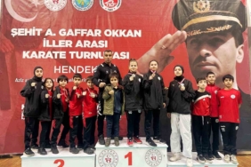 Genç karateciler kürsüye çıktı