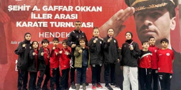 Genç karateciler kürsüye çıktı