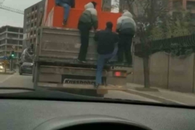 Gençlerin tehlikeli yolculuğu kamerada