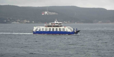 Gökçeada ve Bozcaada’ya feribot seferlerine fırtına engeli