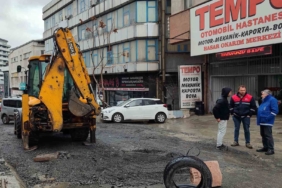 Güngören’de İBB’nin yapamadığı yol 46 günde 3’üncü defa çöktü