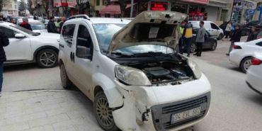 Hafif ticari araç ile otomobil çarpışması sonucu 1 kişi yaralandı