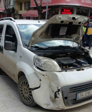 Hafif ticari araç ile otomobil çarpışması sonucu 1 kişi yaralandı