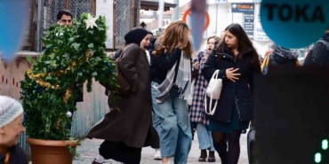 Hareketli yılbaşı ağacı hem korkuttu, hem gülümsetti