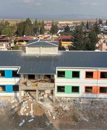 Hatay’daki okulun kabası bitti, ince işçiliği başladı