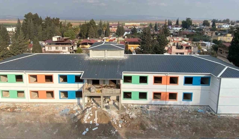 Hatay’daki okulun kabası bitti, ince işçiliği başladı