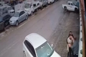 Hiç tanımadığı kişi tarafından bıçaklandı, polisin hayat kurtaran müdahalesi kamerada