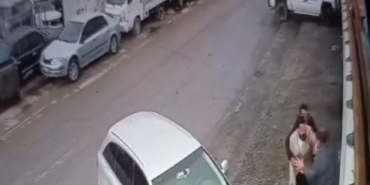 Hiç tanımadığı kişi tarafından bıçaklandı, polisin hayat kurtaran müdahalesi kamerada