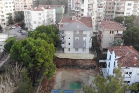 İnşaat alanında heyelan oldu, bina kaydı, vatandaşlar korku dolu anlar yaşadı