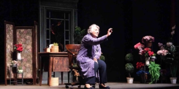 Işıl Yücesoy’un müzikli oyunu ‘İzninle’ Bursa’da sahnelendi