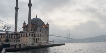 İstanbul Boğazı’nda sis etkili oluyor
