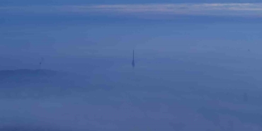 İstanbul’da gökdelenlerin sis içinde manzarası hayran bıraktı