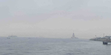İstanbul’da Kız Kulesi sise gömüldü