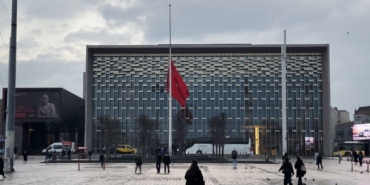İstanbul’da milli yas nedeniyle bayraklar yarıya indirildi