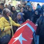 İstanbul’da motosiklet kazasında hayatını kaybeden polis memuru memleketi Çanakkale’de toprağa verildi