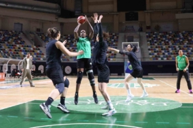 İzmit’in kadın basketbolcuları rotayı Nesibe Aydın maçına çevirdi