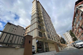 Kadıköy Belediyesi’nin ruhsat verdiği bina Hatay depreminde yan yatan Rönesans rezidans hatırlattı