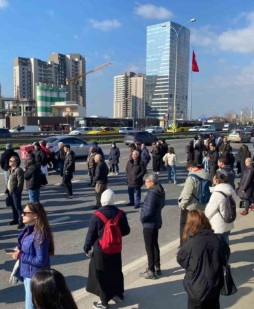 Kadıköy-Sabiha Gökçen Havalimanı metro hattında teknik arıza nedeniyle seferler aksadı