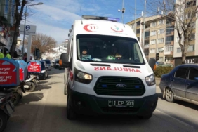 Kaldırımda yürüyen yayaya elektrikli bisiklet çarptı