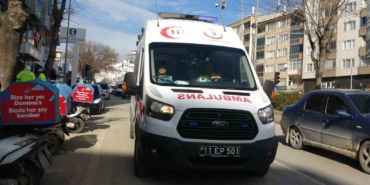 Kaldırımda yürüyen yayaya elektrikli bisiklet çarptı