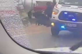 Kamyona çarpan otomobil, yol çalışması alanına devrildi: 2 yaralı