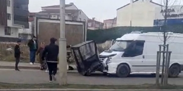 Kapaklı’da kamyonet ile mobilet çarpıştı: 1 yaralı