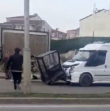 Kapaklı’da kamyonet ile mobilet çarpıştı: 1 yaralı