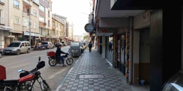 Karacabey’de kaldırım işgalleri son buldu