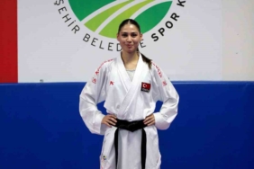Karate sporcusu Zümra Rezzan, Fransa’da Türk Bayrağı’nı dalgalandıracak
