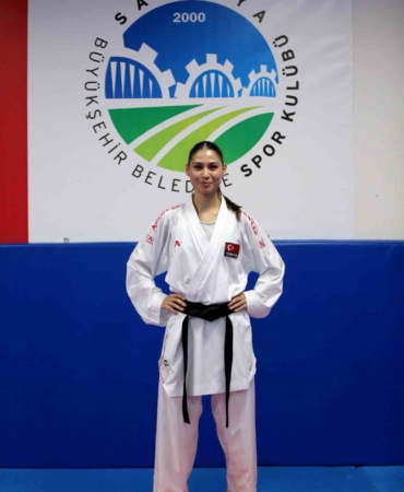 Karate sporcusu Zümra Rezzan, Fransa’da Türk Bayrağı’nı dalgalandıracak