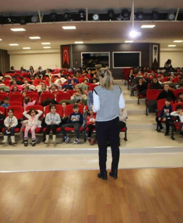 Kartal Belediyesi’nden miniklere özel okuma etkinliği