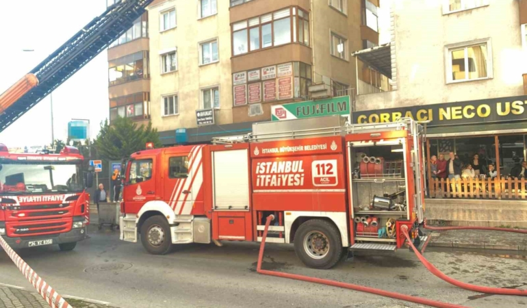 Kartal’da çatı yangını