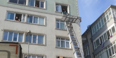 Kartal’da çatlaklar oluşan 7 katlı bina tahliye edildi