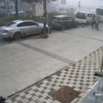 Kartal’da kuaföre dalan minibüsün kaza anı güvenlik kamerasına yansıdı